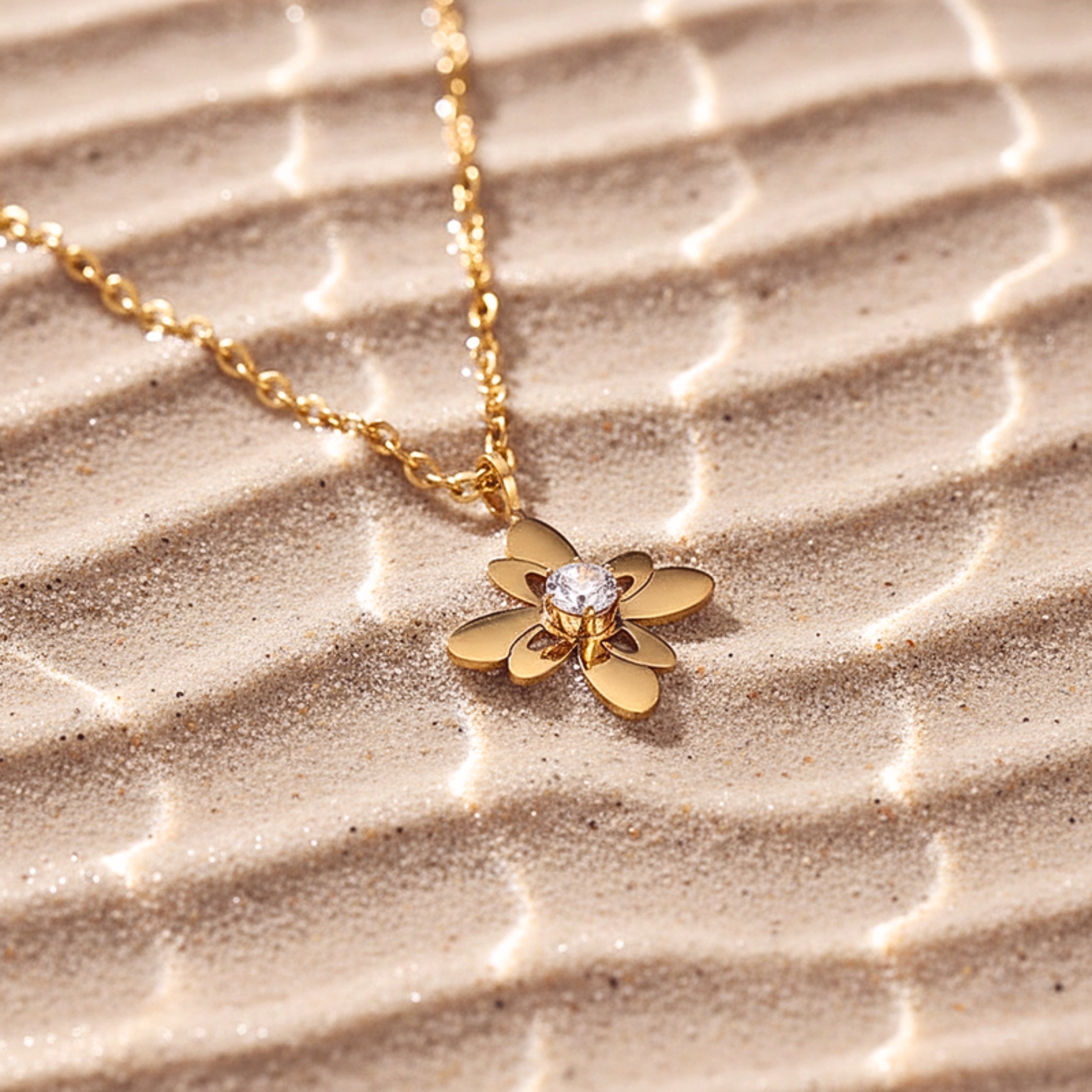 Zirconia Flower Women's Pendant Necklace - Gold PVD Stainless Steel