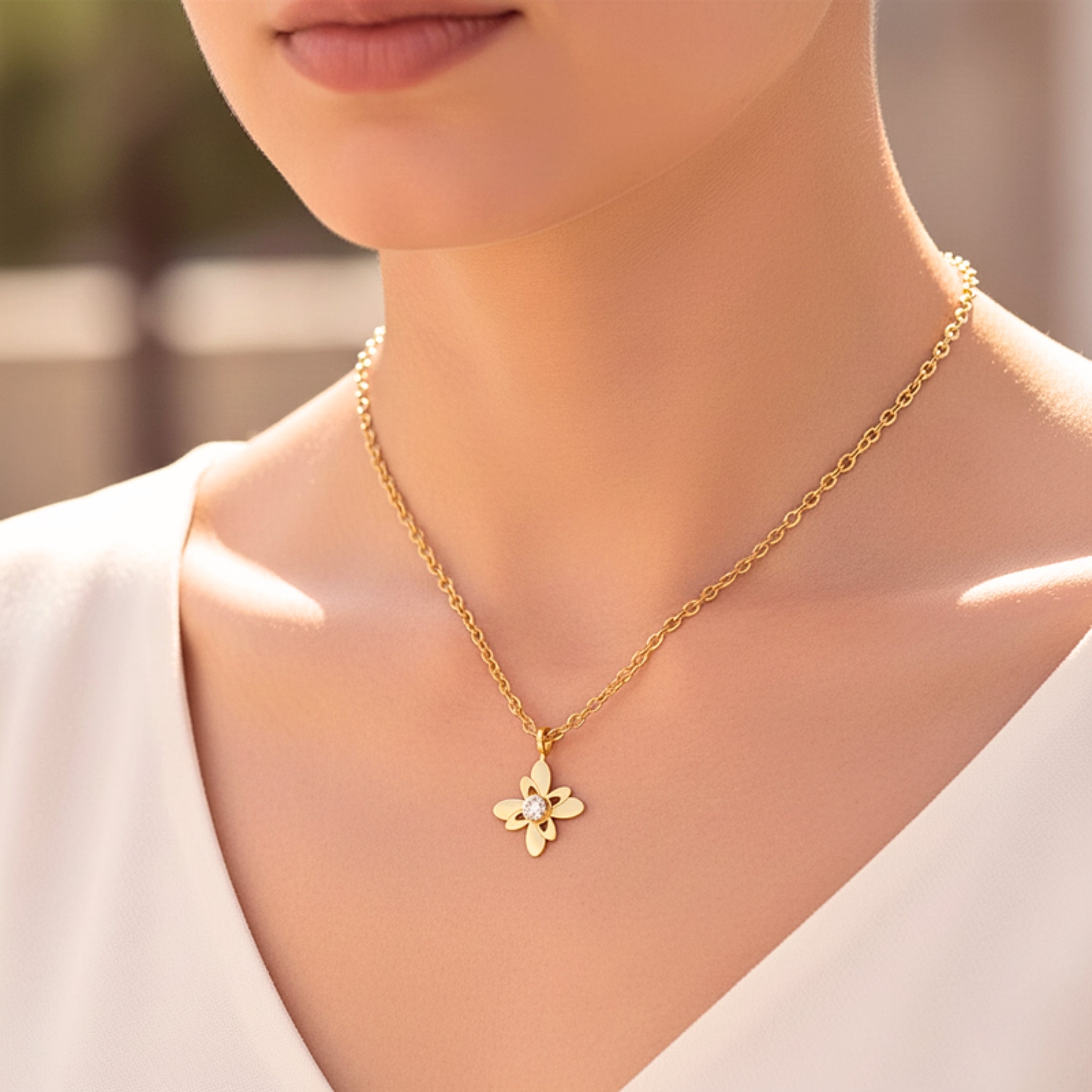 Zirconia Flower Women's Pendant Necklace - Gold PVD Stainless Steel