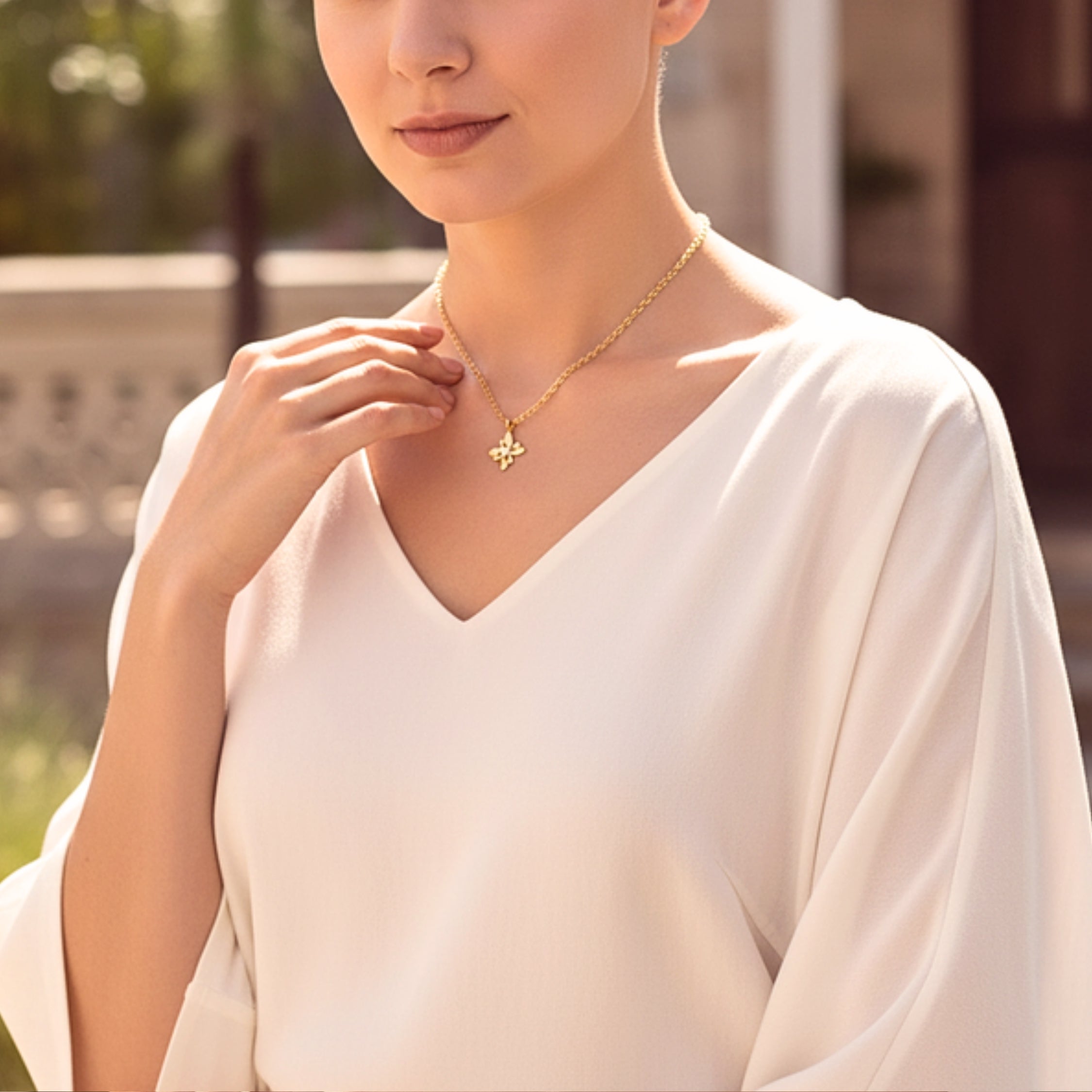 Zirconia Flower Women's Pendant Necklace - Gold PVD Stainless Steel